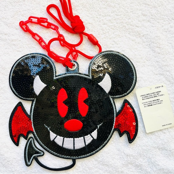 Tokyo Disney Japan Mickey Mouse Bat Halloween Coin case pass ghost 2012 black - Picture 1 of 2